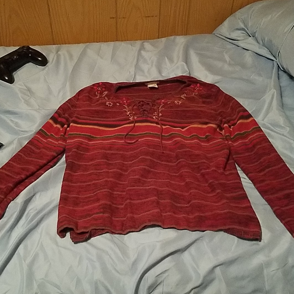 Long sleeve decorative tee